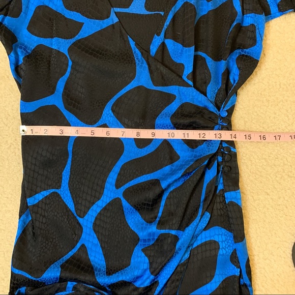 Vintage Flora Kung Silk Wrap Dress size 6 Petites - Picture 14 of 16